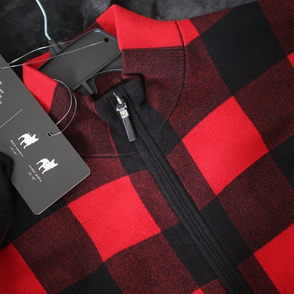 NWT PLAID PONCHO WITH DOG SWEATER. - Picture 8 of 9